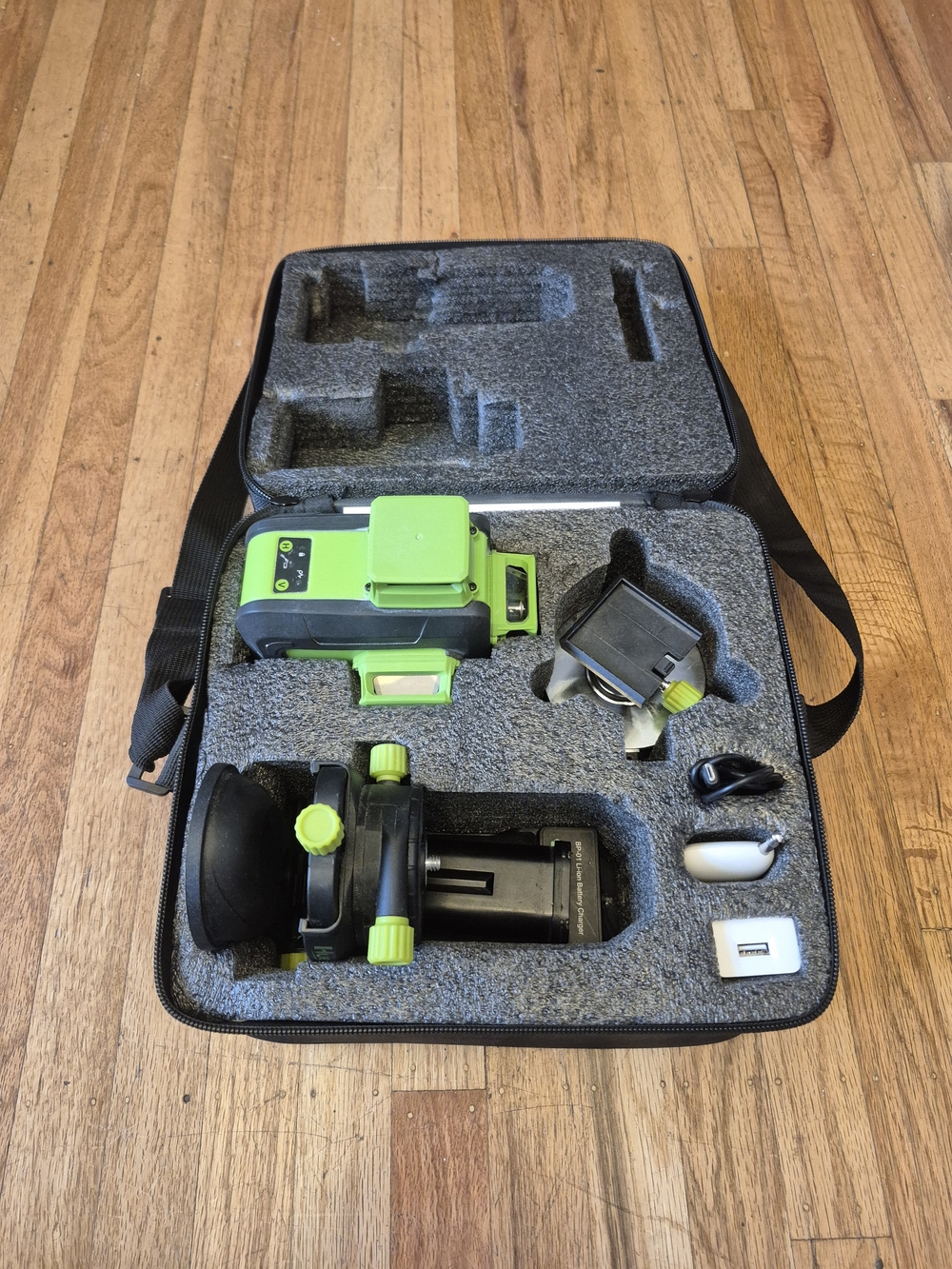 Green Laser Level with Mounting Kit - Huepar